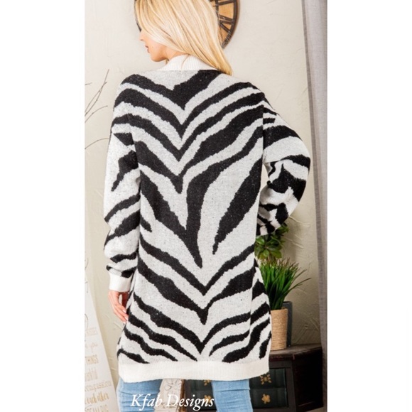 B29B🤍🖤Gorgeous white+black classic animal print oversized cardi-everyWear! - Picture 3 of 10